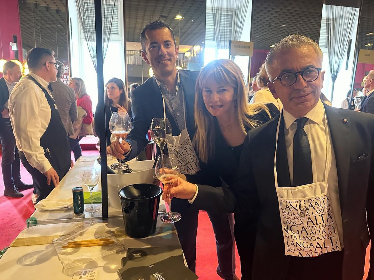 GabusiMarco's tweet image. LA PRIMA DELL’ALTA LANGA 🍾 

Al Teatro Regio per l’evento “La Prima dell’Alta Langa”,  alla VI edizione della grande degustazione annuale organizzata dal Consorzio Alta Langa!!

🥂L’Alta Langa #Docg è lo spumante metodo classico del #Piemonte, una perla del nostro #territorio!