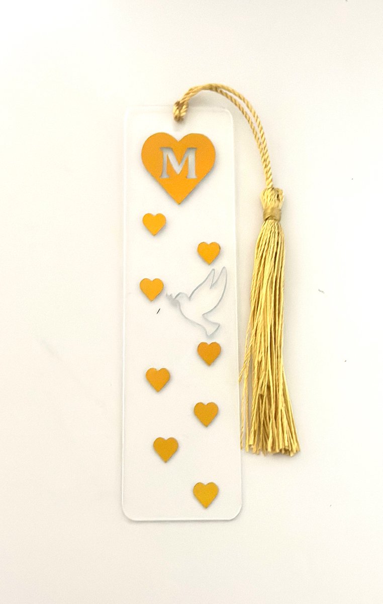 noradaisy143's tweet photo. My daughters created this bookmark in honor of #covidmemorial They honor their grandfathers. #covidloss #diaryofagrievingdaughter #oursweetmemory https://t.co/GMUBKmkWyC