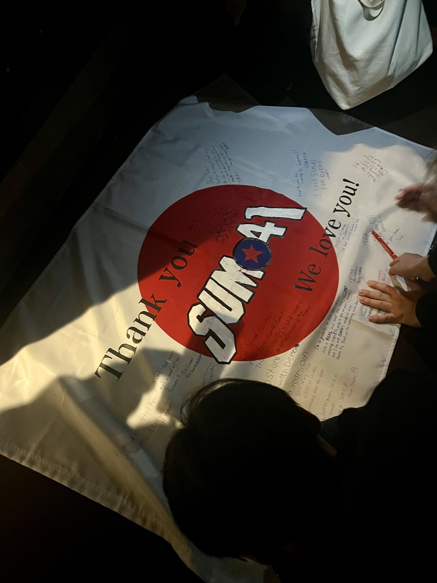 届きますように！💫🤟
@Sum41 https://t.co/nkRv0xWgL2
