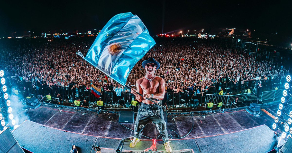 Making new friends in Argentina 🇦🇷 🖤 Gracias amigos 🫶 #lollapalooza2024