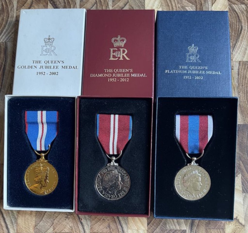 samsparkes999's tweet image. Today I collected my #KingsCoronation medal which will proudly go alongside my #GoldenJubilee #DiamondJubilee &amp;amp;  #PlatinumJubilee medals. 
I also have the Long service medal💙
For my length of service I have the complete set!
#ProudToServe 🚔