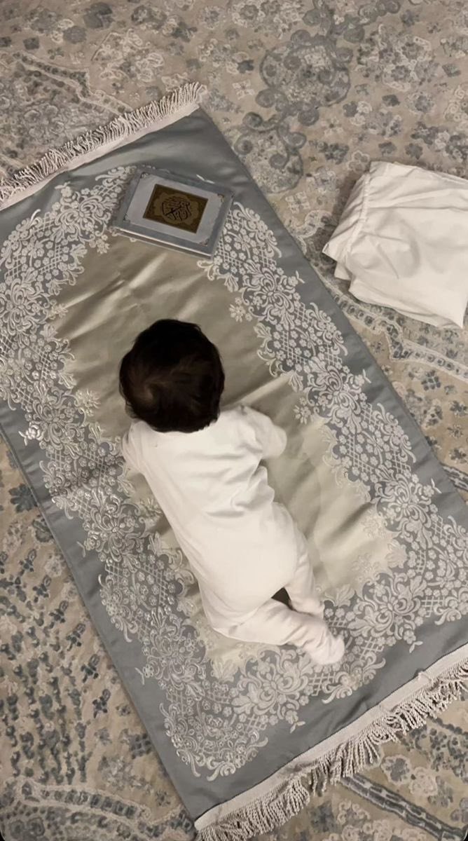 وَمَا لِلرُّوِح دُونَ اللهِ رُوحٌ
وَمَا لِلقَلْبِ مِن عَونٍ سِوَاه.