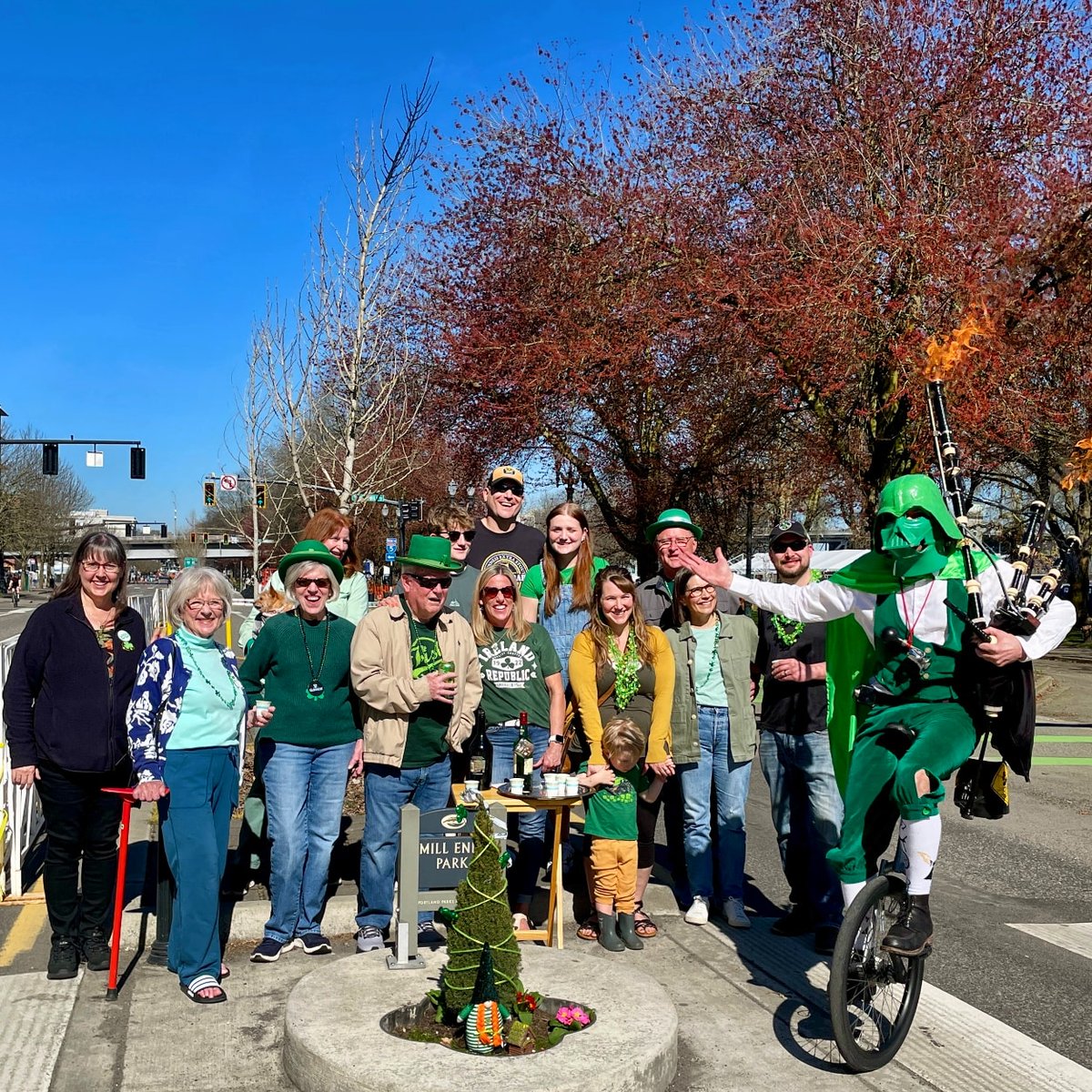 This is the family of Dick Fagan, the columnist for The #Oregon Journal who founded Mill Ends Park (a.k.a. the Smallest Park in the World). I was very fortunate to have had the chance to celebrate Dick's memory with them. What a beautiful moment in weird #Portland history. ♥🌈
