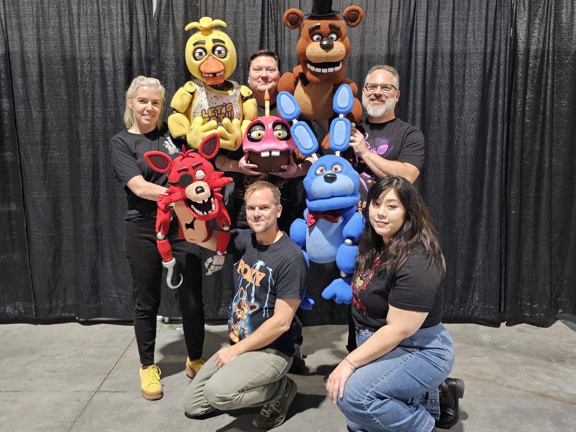 Puppets of the ‘FIVE NIGHTS AT FREDDY'S’ animatronics created by the film's puppeteers from Jim Henson’s Creature Shop! Captured: Amanda Maddock (Chica), Brett O'Quinn (Cupcake), Artie Esposito (Freddy), Russ Walko (Foxy), and Sarah Sarang Oh (Bonnie) 🐻❤️ (Via: @BrettOQuinn)…