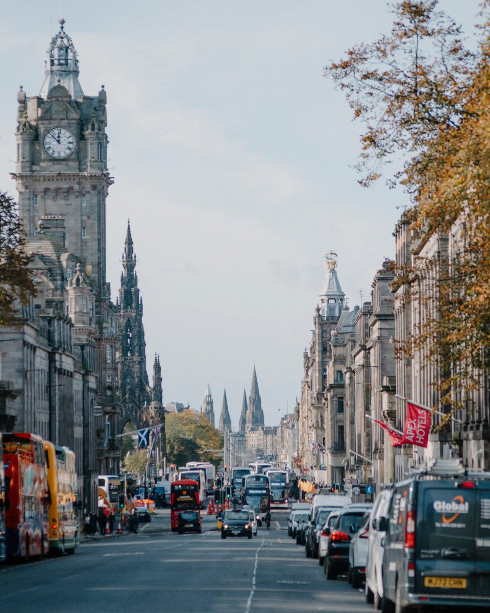 Explore the stunning streets of our Capital City and why not come over and give us a visit at our Edinburgh Central Youth Hostel Cafe and Bar 💙 @hihostels @visitscotland #edinburgh #edinburghlife #exploreedinburgh #scottishcity