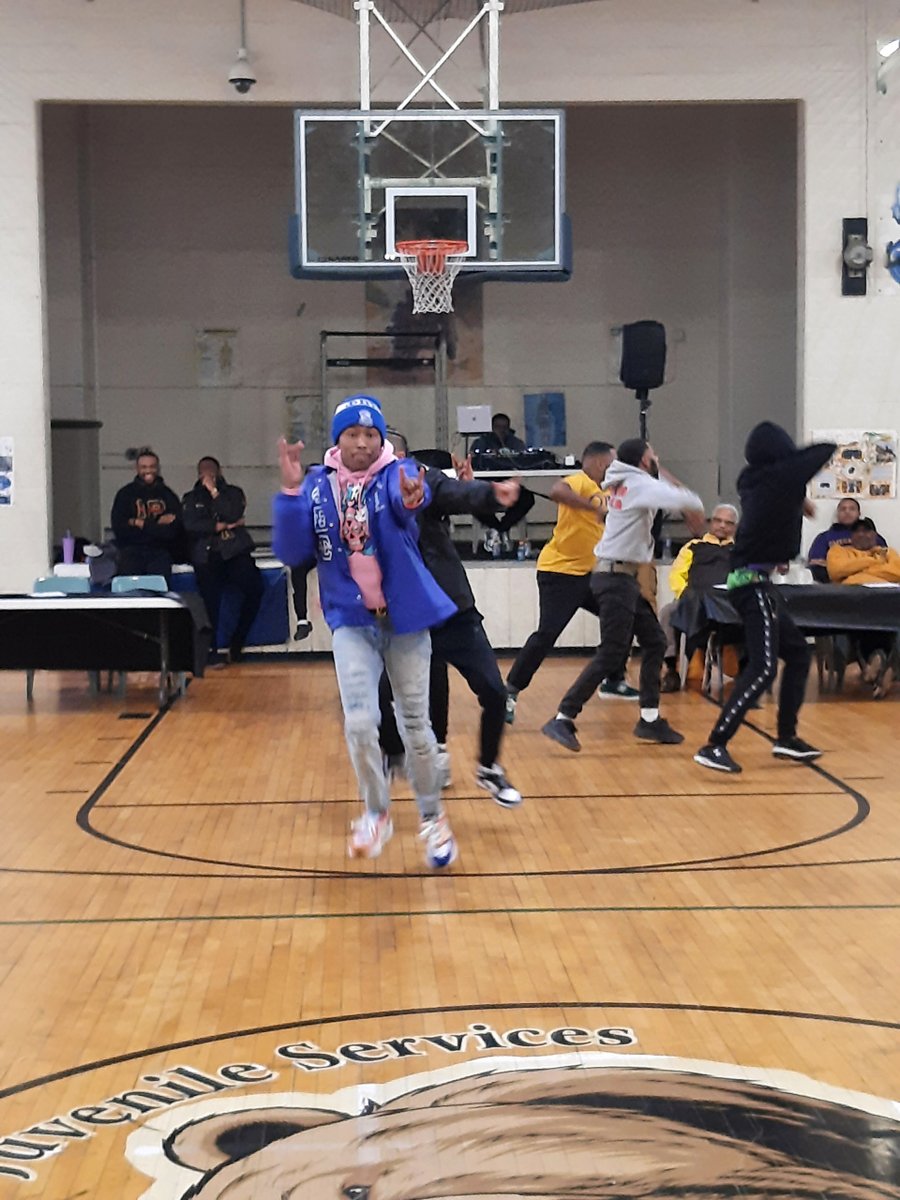 MarylandDJS's tweet image. Representatives from the #DivineNine fraternity organizations put on an amazing #stepShow at the Charles H. Hickey, Jr. School. The youth created beautiful posters to honor these incredible historic fraternities &amp;amp; were inspired by... #HBCUfraternities bit.ly/3TFcnDB