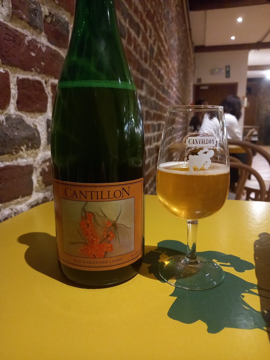 Redberries #lambic v carbonated this one as all the btls the flavours are just a hint of the fruit but so works 5% a 2022 btl cheers #craftbeer drinkers