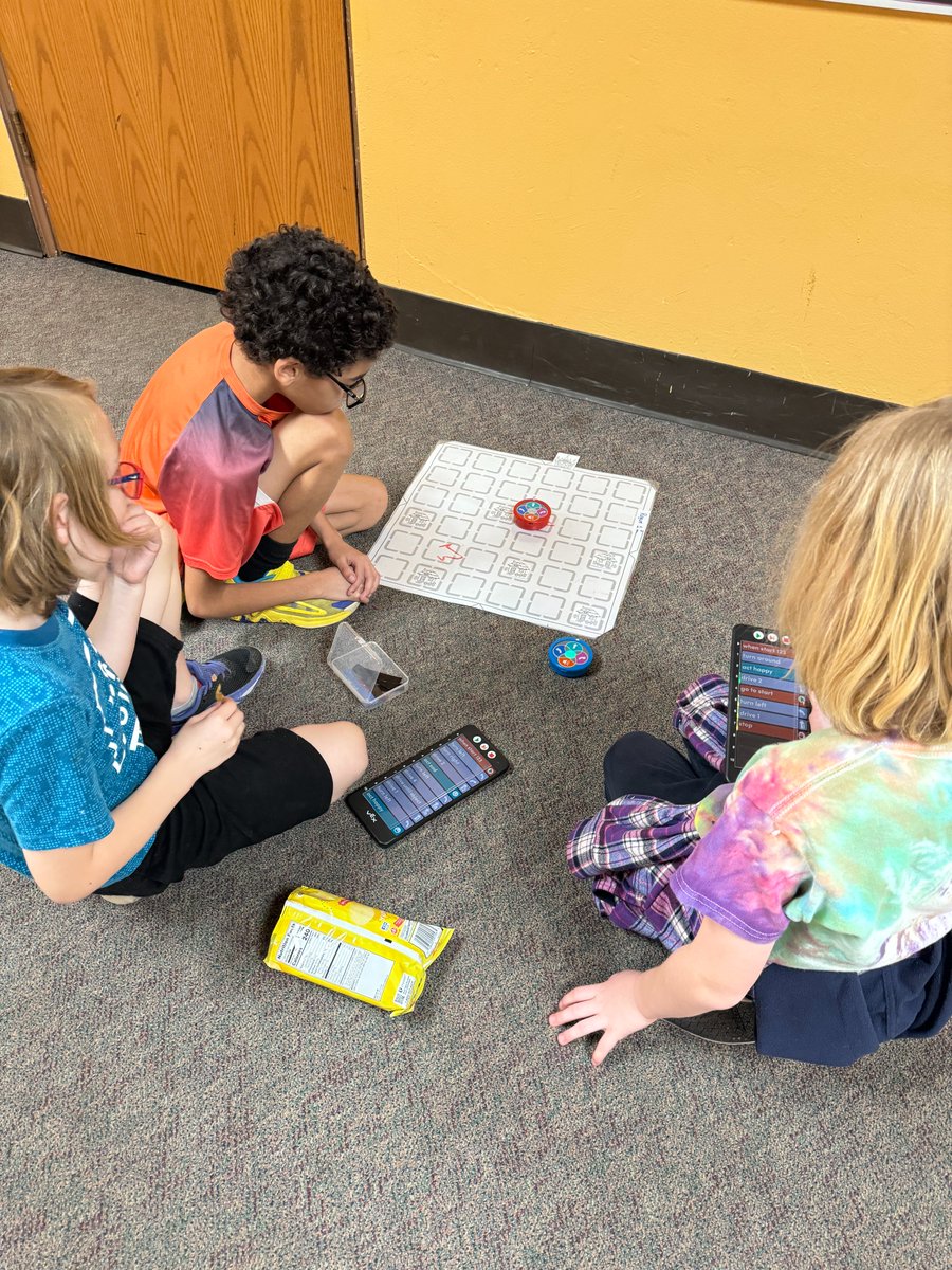 EdgewoodVex's tweet photo. Edgewood STEAM Academy hosted their second family STEM night.  Students were engaged in many STEM activities including @VEXRobotics.  Students were able to get their spring soccer practice in as well as coding their 123 robot using the coding cards. @Whsdvex https://t.co/HmCrIkYKLv