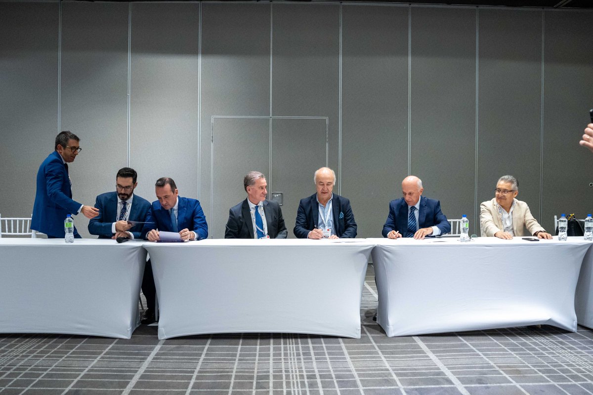 ✍️Firma de la #DeclaracionDePanama en el marco del #LanzamientoELPACCTO 2.0 

<a href="/ComjibOficial/">COMJIB</a> <a href="/AIAMP_Pdencia/">AIAMP Presidencia</a> y <a href="/Sec_Permanente/">Cumbre Judicial</a> (Cumbre Judicial) 

✔️renuevan compromiso con el Ciclo Político de Justicia 
 ✔️refuerzan la coordinación Justicia-Seguridad a través del diálogo #CLASI