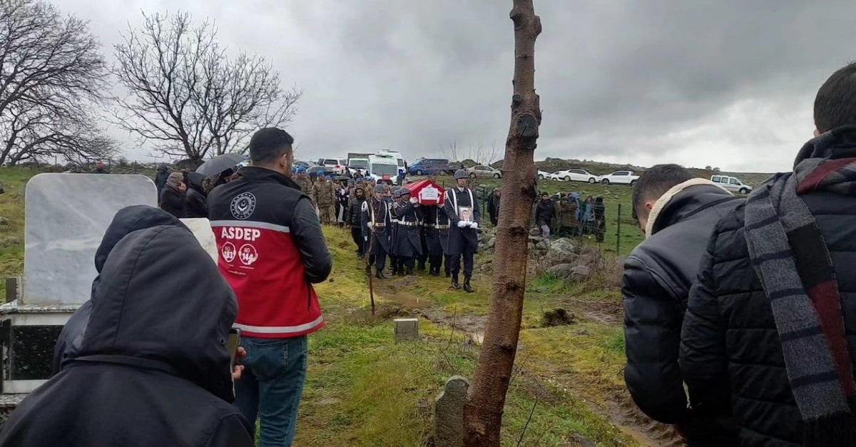 Hatay/Antakya'da  nöbette fenalaşarak kaldırıldığı hastanede vefat eden J.Uzm.Onb. Mustafa Yılmaz'a Allah'tan rahmet kederli ailesine başsağlığı dileriz.
<a href="/sanliurfaash/">Şanlıurfa Aile ve Sosyal Hizmetler İl Md.</a> <a href="/siverekkaymakam/">SİVEREK KAYMAKAMLIĞI</a> <a href="/tcailesosyal/">T.C. Aile ve Sosyal Hizmetler Bakanlığı</a>