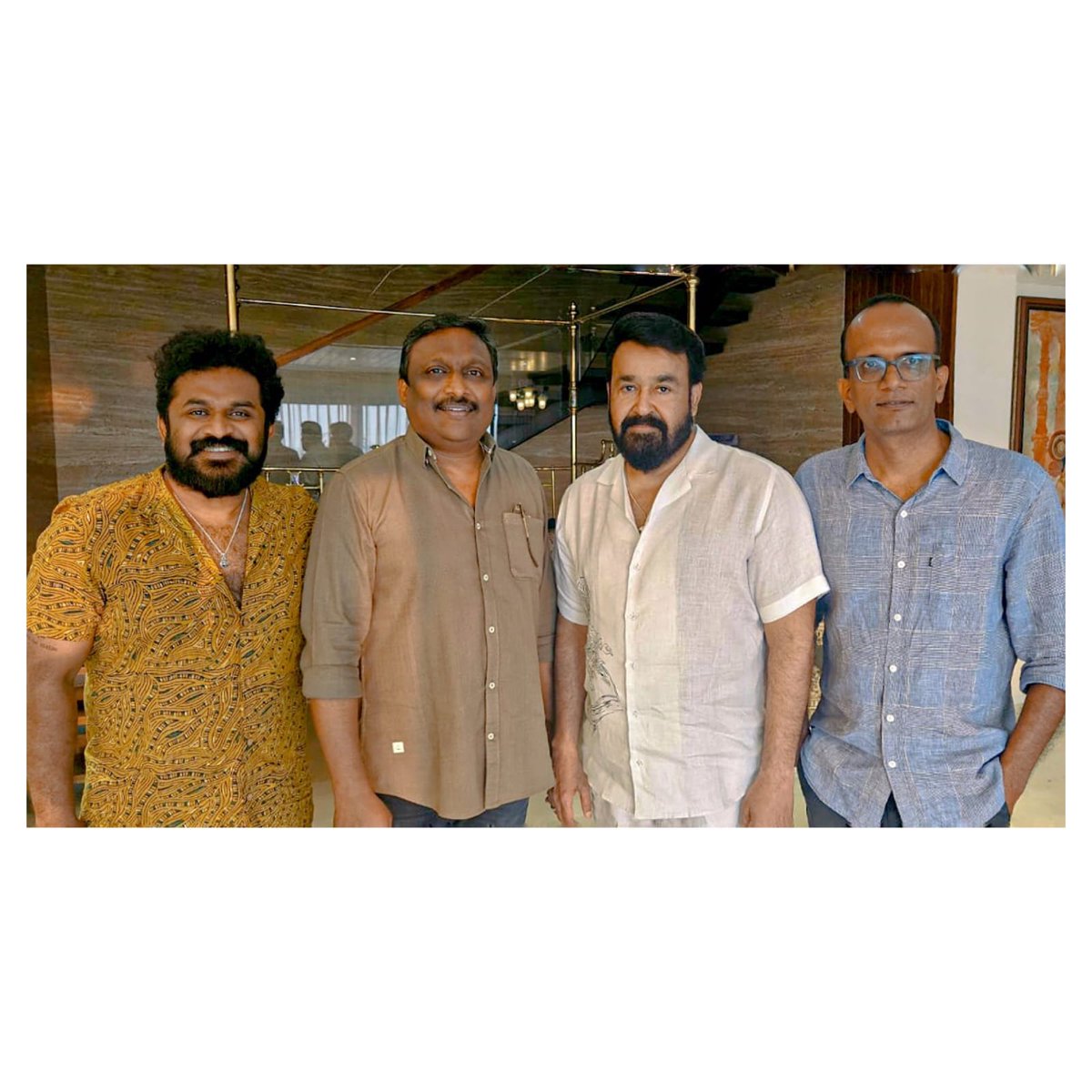 Tharun Moorthy and M Renjith for #Mohanlal 360th film. Directed by Tharun Moorthy, the film is scripted by KR Sunil and the director himself.

Produced by M. Renjith under Rejaputhra Visual Media.

#L360 #MRenjith #TharunMoorthy #RejaputhraVisualMedia
#KRSunil #AvantikaRenjith