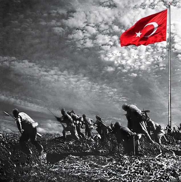 zes_trade's tweet photo. Dönmeyi düşünmeyen, yağmur gibi yağan kurşunlara cesaretle adım atan 18 yaşındaki ölümsüz atalarımıza, cepheden cepheye eşiyle omuz omuza tüfek tutan Kara Fatma’ya, topu tüfeği sırtına vurup vatanı müdafaa eden Seyit  onbaşına, şehitlikte al bayrağımız altında uyuyan tüm ölümsüz şehitlerimize, ya istiklal ya ölüm diyen büyük ATA’mız Mustafa Kemal Atatürk’e selam olsun..Ruhlarınız şad olsun..
Bizler sizin torunlarınızız. 
Keşke İngiliz kazansaydı diyen P.çlerin değil.

Çanakkale geçilmedi, geçilmez, geçilemeyecek.
Zaferimizin 109.yılı Kutlu olsun..

Atanızın da dediği gibi, 
“….Türkiye Cumhuriyeti ilelebet payidar kalacaktır..”
