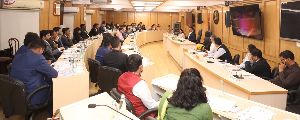 CEC Rajiv Kumar today interacted with 36 IFS Officer Trainees of 2023 batch on the ECI's role & functions and its collaboration with other Election Management Bodies/ Organisations #ECI #ChunavKaParv #DeshKaGarv