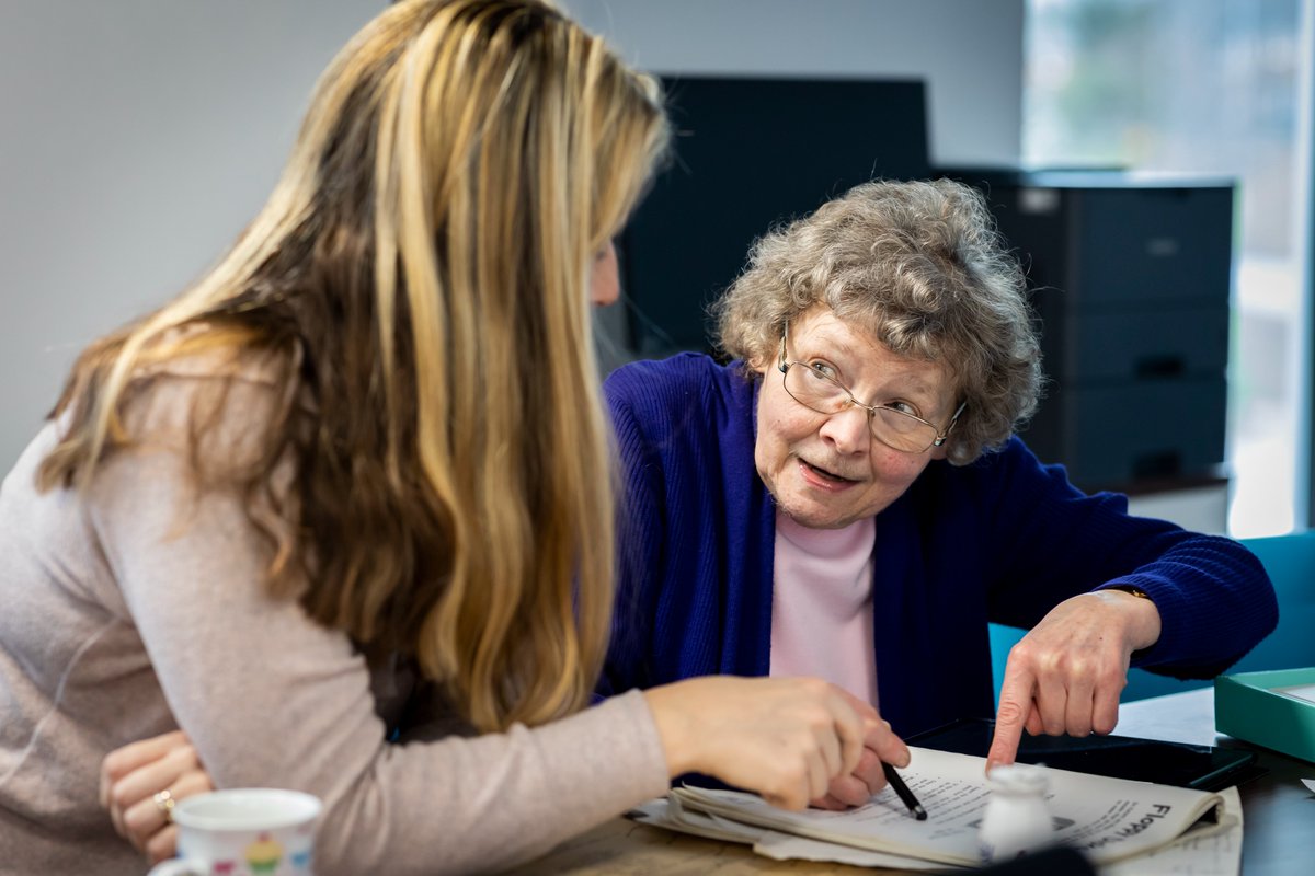 For #WSWD2024 tomorrow, here's a guest blog shining a light on the contribution of and potential for #SocialWork in care homes swopresearch.wordpress.com/2024/03/18/shi… 'This should be fertile ground for social workers...to support and advocate for a largely invisible and disempowered population.'