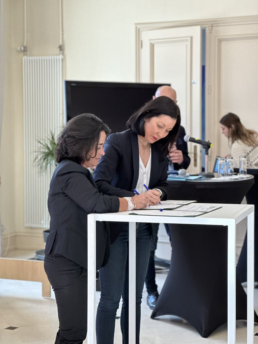 Conférence de presse sur le passage de la flamme olympique 🔥
Le 28 mai et le 5 juin, les Jeux s’invitent en Anjou et feront vivre nos territoires dans 7 de nos communes. Par cet événement historique, le <a href="/Maine_et_Loire/">Département Maine-et-Loire</a> a à cœur de promouvoir le sport, pour tous et par tous 💪🏼