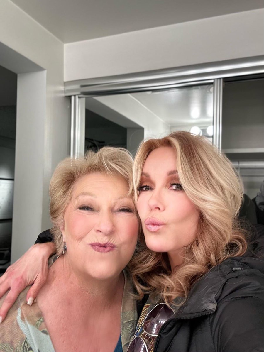 I saw that @BethMaitlandDQB posted this picture the other day with @Traceybregman! Who doesn’t love a little best friend love, especially on #MaitlandMondayYR!!!??? These two beautiful ladies, are iconic!!! #YR #TeamTraci #TraciAbbott #LaurenFenmoreBaldwin #icons #beautifulwomen