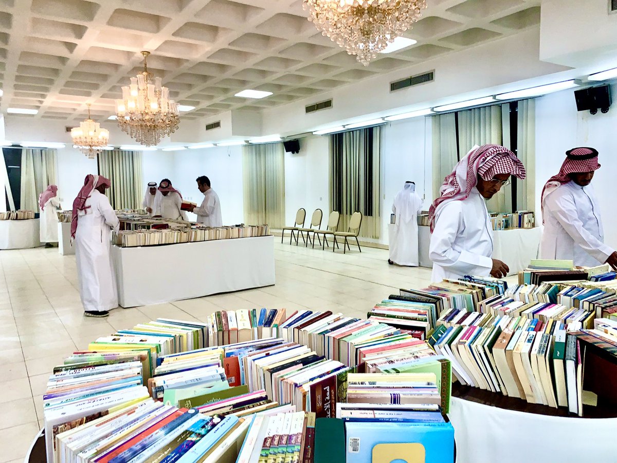 rog_ksa's tweet photo. أطلق النادي الأدبي بالرياض أمس معرض الكتاب الخيري في نسخته الـ17، الذي يعزز من سجية العطاء على الكتاب وانتقال المعرفة من فرد أو مؤسسة إلى مستفيدين آخرين، في رحلة تبادل فكري تجمع بين دفتيها صنوفاً من العلم والأدب والفنون. https://t.co/st12qwpdKa
