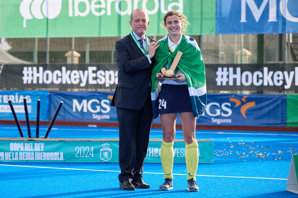 ccvmoficial's tweet photo. ¡Felicidades equipazo! Ya van 19 Copas de las Reina 🏆🏑

➕ Lee los detalles y las declaraciones de @ale_tqo, MVP del torneo, y de @begogrc, MVP de la final y máxima goleadora en: �� https://t.co/KiPgEvvdwS

📷 @rfe_hockey 

@CCVMDHF 
#hockey #SomoslaV #VamosV #CCVM https://t.co/PSNRNGYl72