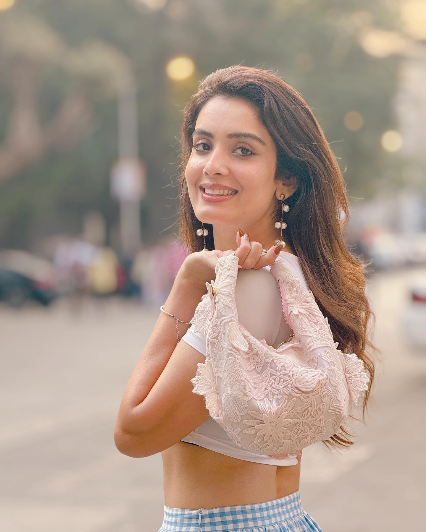 GI9CS-HbcAA-r2V?format=jpg&name=large