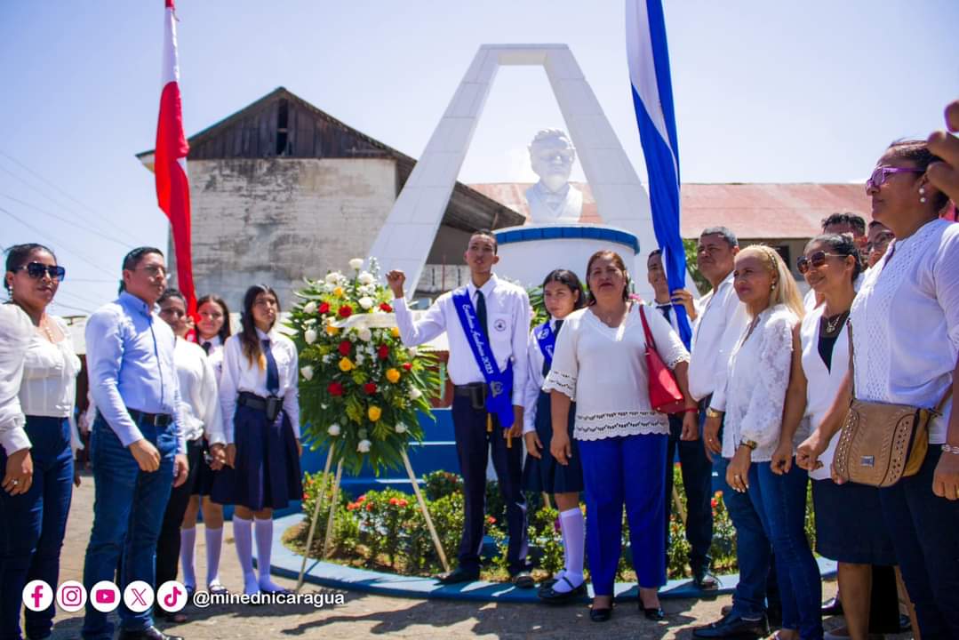 En #Nicaragua, honramos a nuestros héroes y mártires con admiración y respeto, preservando nuestra identidad. #UnidosEnVictorias 📍Nandaime, Granada 📅 17.3.2024 📸 Conmemoración del 232 aniversario del natalicio del Gral. José Dolores Estrada. @GranadaNica2 @cesar_lopezy