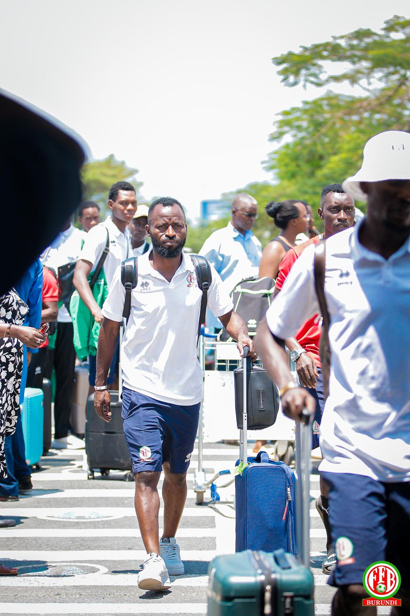 Umugwi nserukiragihugu Intamba mu rugamba n'abawuherekeje bafashe indege berekeza mu gihugu ca Madagascar aho bagiye gukinira inkino zibiri za kivandimwe zizobahuza na Madagascar na Botswana.