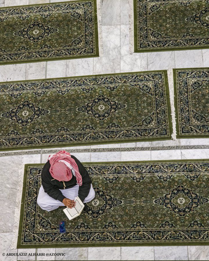 "وفتحتُ قرآني لأرضيَ خالقي
 فشعرتُ أنَّ اللهَ قَد أرضَانِي"