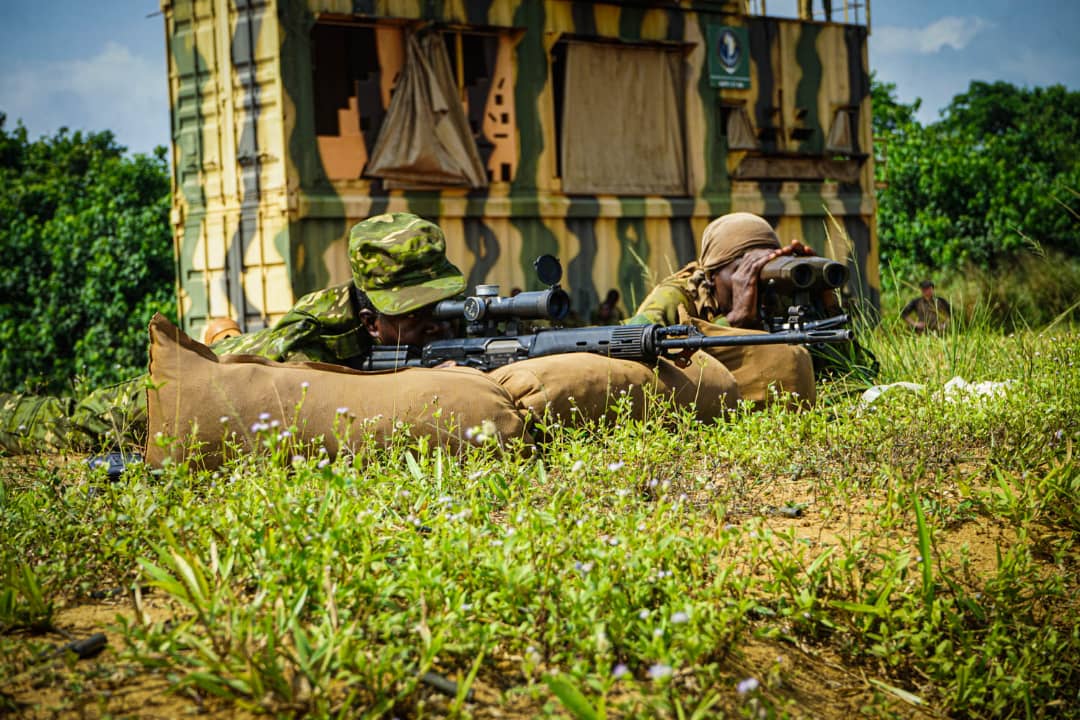 DLIAI_Officiel's tweet image. Les #EFCI 🇨🇵 et #FACI 🇨🇮 poursuivent leurs activités de partenariat lors d&apos;un stage à destination des tireurs de précision à l&apos;AILCT de Jaqueville 

➡️ Instructions théoriques 📑
➡️ Tir jusqu&apos;à 400m 🎯
➡️ Tir de jour ☀️ comme de nuit 🌑