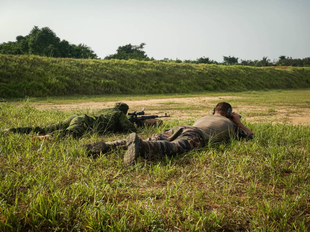 DLIAI_Officiel's tweet image. Les #EFCI 🇨🇵 et #FACI 🇨🇮 poursuivent leurs activités de partenariat lors d&apos;un stage à destination des tireurs de précision à l&apos;AILCT de Jaqueville 

➡️ Instructions théoriques 📑
➡️ Tir jusqu&apos;à 400m 🎯
➡️ Tir de jour ☀️ comme de nuit 🌑