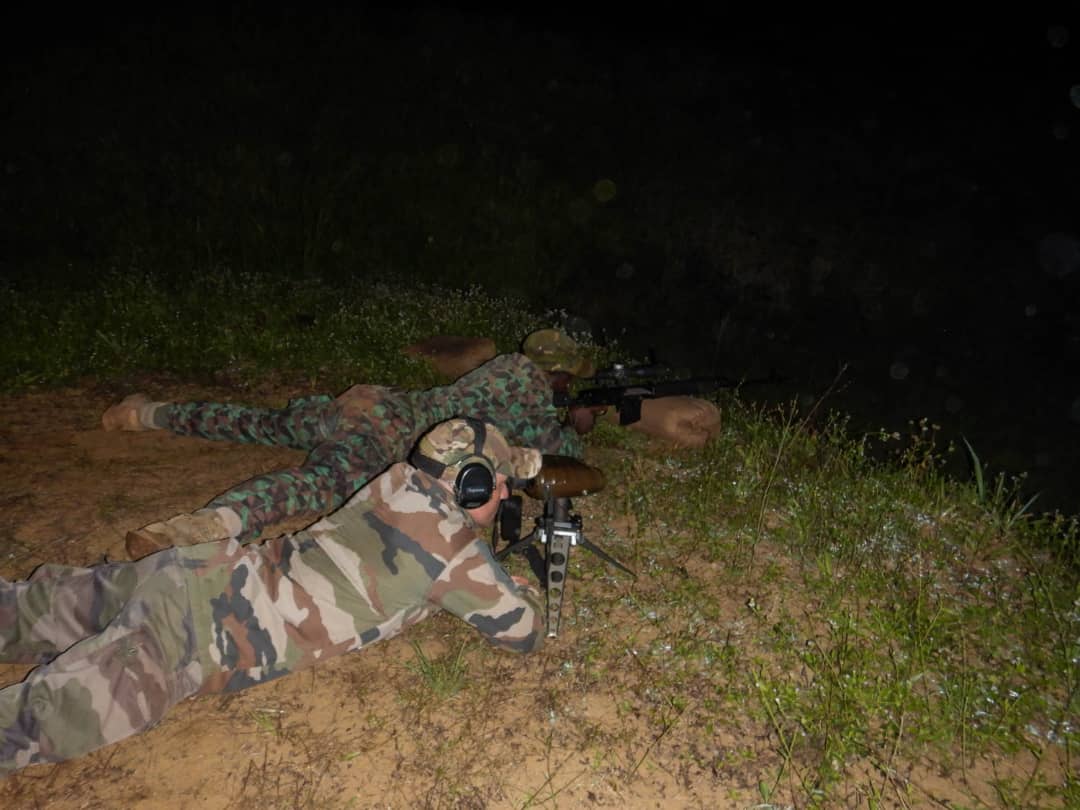 DLIAI_Officiel's tweet image. Les #EFCI 🇨🇵 et #FACI 🇨🇮 poursuivent leurs activités de partenariat lors d&apos;un stage à destination des tireurs de précision à l&apos;AILCT de Jaqueville 

➡️ Instructions théoriques 📑
➡️ Tir jusqu&apos;à 400m 🎯
➡️ Tir de jour ☀️ comme de nuit 🌑