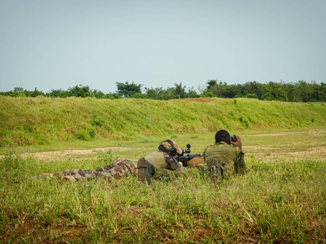 DLIAI_Officiel's tweet image. Les #EFCI 🇨🇵 et #FACI 🇨🇮 poursuivent leurs activités de partenariat lors d&apos;un stage à destination des tireurs de précision à l&apos;AILCT de Jaqueville 

➡️ Instructions théoriques 📑
➡️ Tir jusqu&apos;à 400m 🎯
➡️ Tir de jour ☀️ comme de nuit 🌑