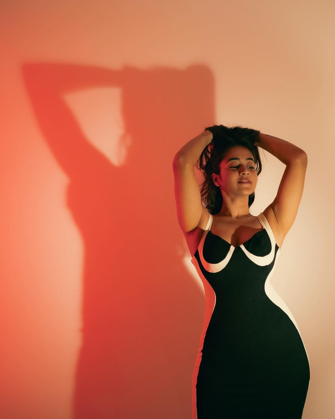 GI9Dl6fbgAATmmC?format=jpg&name=large