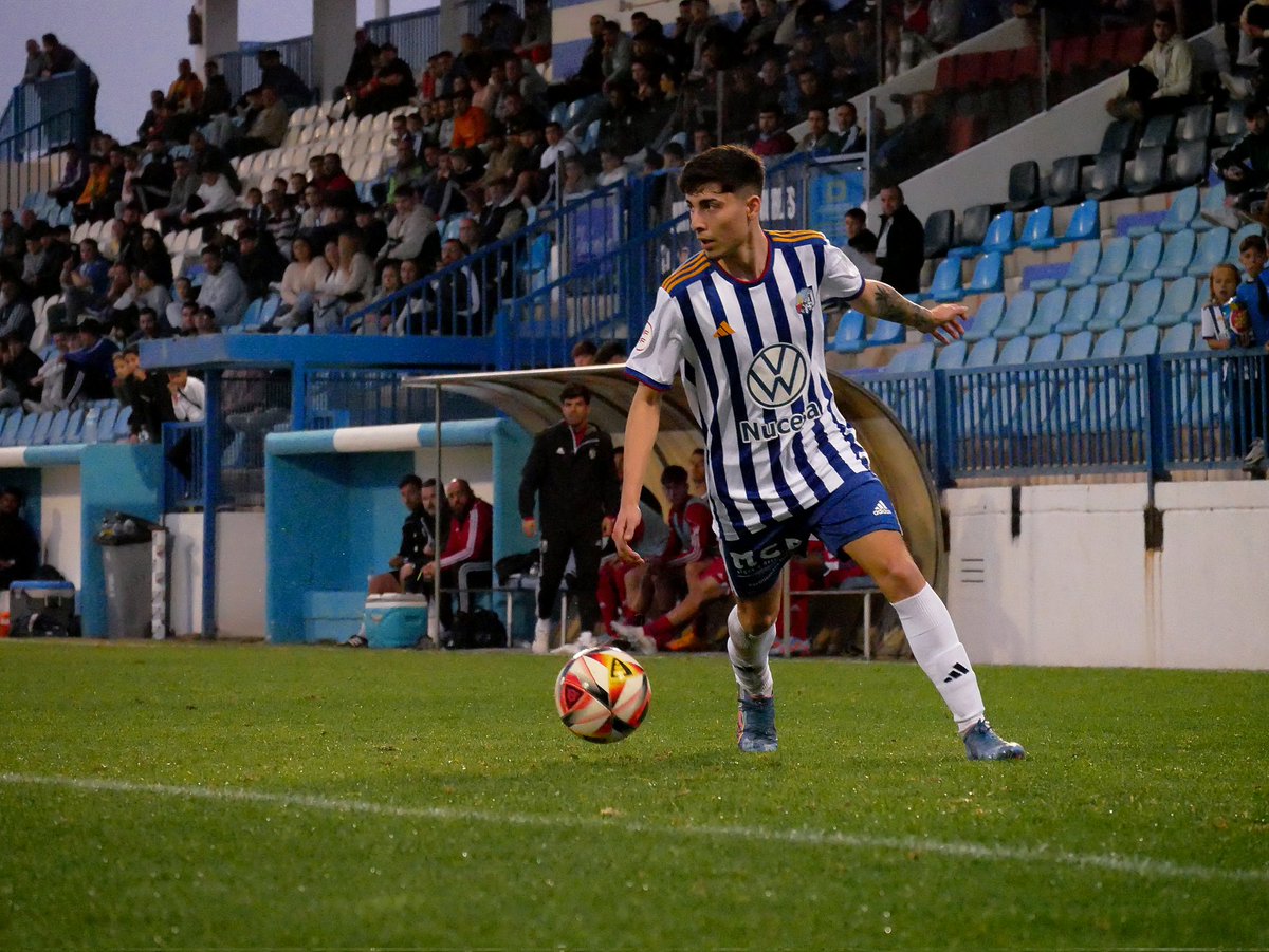 CFMOTRIL's tweet photo. Galería de Fotos 📸

El pasado jueves, se llevó a cabo un encuentro amistoso en el Estadio Escribano Castilla contra el Granada CF C. 🆚

Este amistoso brindó la oportunidad a futbolistas que hasta el momento han tenido menos minutos en la liga de poder disfrutar de ello. ⚽ https://t.co/YMuJCD9VEV