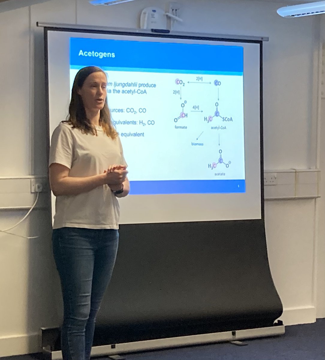 Great talks happening now at our ECR EngBio monthly meetup. Soleh and Marion on plastic eating bacteria and microbial electronsynthesis for co2 conversion @ReisnerLab @ChemCambridge