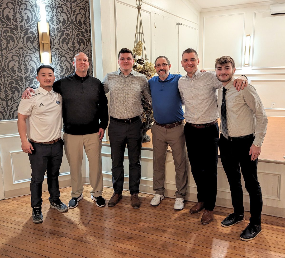 Waukesha West BBall tweet media