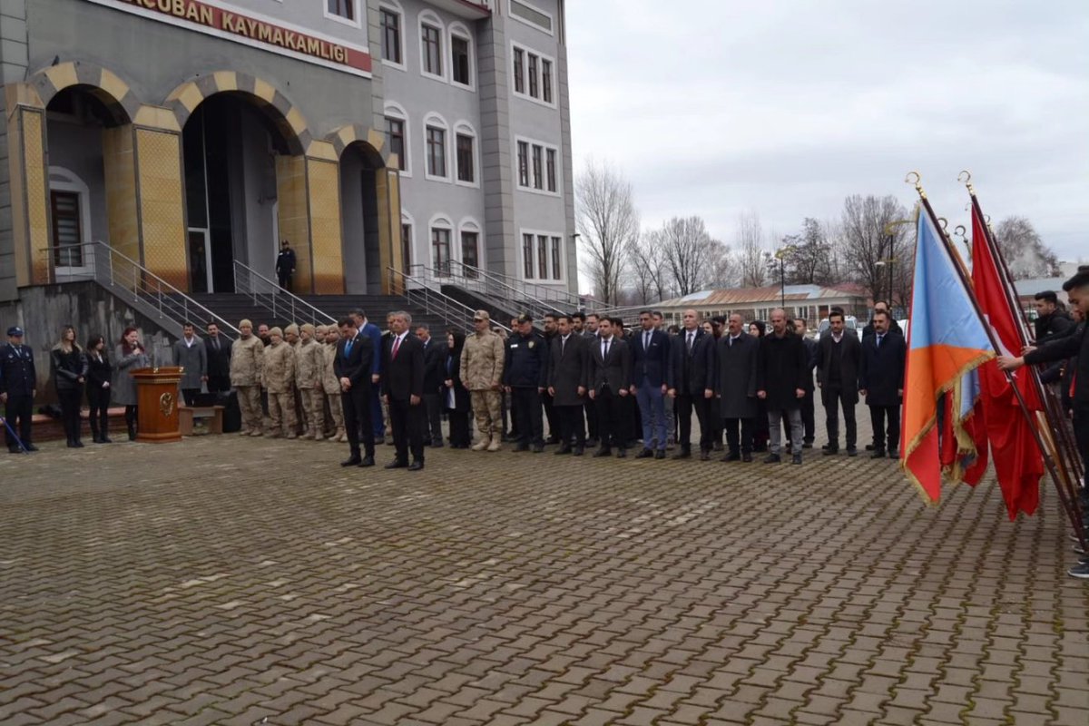 karacobanmem's tweet photo. 18 Mart Şehitleri Anma Günü ve Çanakkale Deniz Zaferi' nin  Yıl dönümü dolayısıyla hazırlanan program Kaymakamımız Sn Hacı Kerim MERAL,  Milli Eğitim Müdürümüz Sn Muhlis KARAKURT ve kurum amirlerinin katılımıyla gerçekleşti. @Erzurum_Mem @MuhlisKARAKURT @HalitALAGZ2 @bilallyuksel https://t.co/MWxwSCs4GR