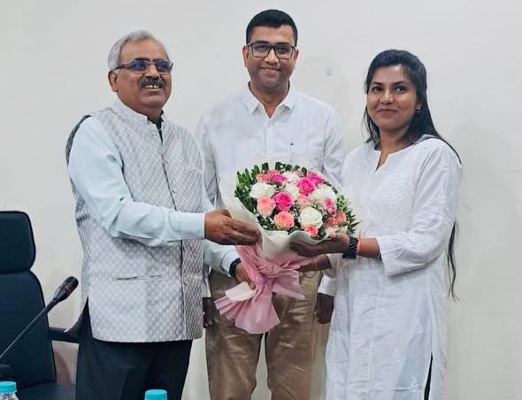 Prabodh Trivedi (@prabodhtrivedi) on Twitter photo Congratulations <a href="/HiteshwariSinha/">Hiteshwari Sinha</a> from <a href="/prabodhslab/">prabodhslab</a> for defending thesis on light-dependent regulation of secondary plant product biosynthesis in tomato. <a href="/AcSIR_India/">AcSIR</a> <a href="/CSIRCIMAP/">CSIR-CIMAP</a> <a href="/CSIR_IND/">CSIR, India</a> <a href="/csirnbrilko/">CSIR-NBRI</a>. Thanks <a href="/sdatta7925/">souravdatta</a> for thesis evaluation & viva voce examination <a href="/iiser_bhopal/">IISER Bhopal</a> Congratulations <a href="/HiteshwariSinha/">Hiteshwari Sinha</a> from <a href="/prabodhslab/">prabodhslab</a> for defending thesis on light-dependent regulation of secondary plant product biosynthesis in tomato. <a href="/AcSIR_India/">AcSIR</a> <a href="/CSIRCIMAP/">CSIR-CIMAP</a> <a href="/CSIR_IND/">CSIR, India</a> <a href="/csirnbrilko/">CSIR-NBRI</a>. Thanks <a href="/sdatta7925/">souravdatta</a> for thesis evaluation & viva voce examination <a href="/iiser_bhopal/">IISER Bhopal</a>