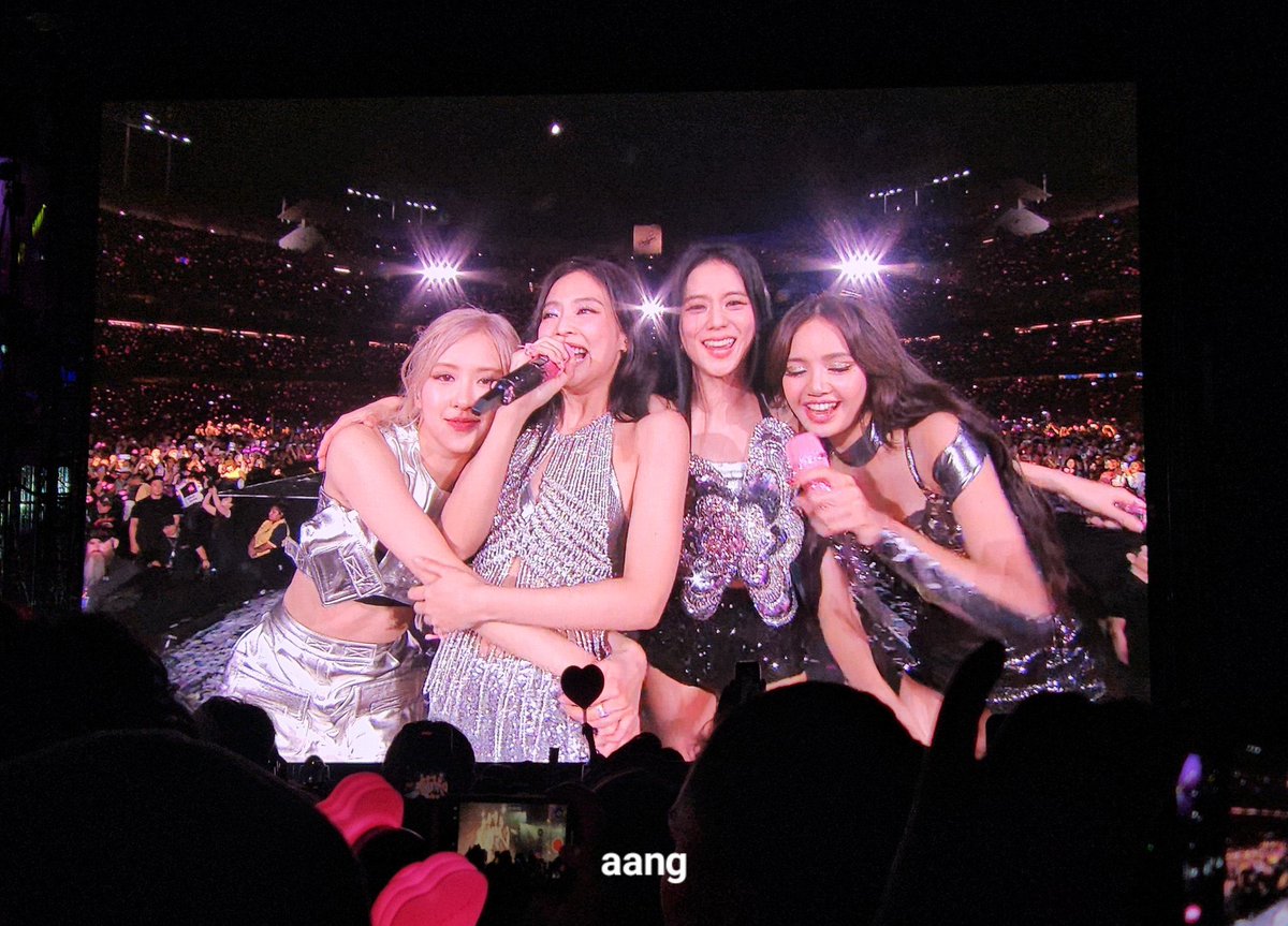 blckpinkpic's tweet photo. 🖤🩷 https://t.co/dI8QFFY84Z