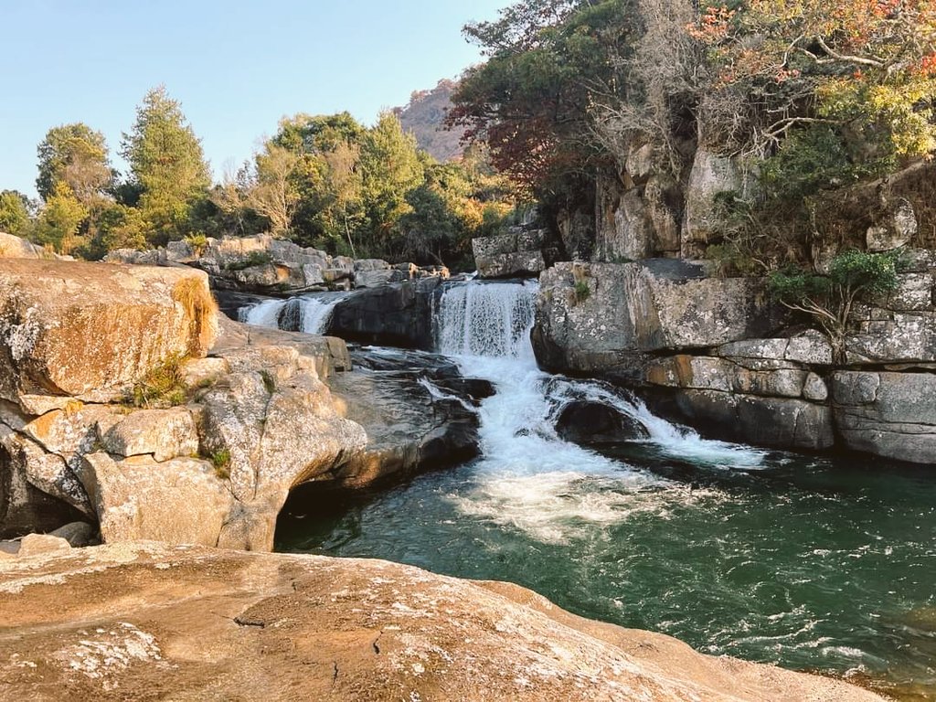 visitgairezi's tweet photo. Have you made plans for holidays.Are you in the Eastern Highlands? Organise a day trip to Gairezi.
•
Bring comfortable walking shoes, drinks and snacks.
See you exploring
•
#Visitzimbabwe #visitgairezi #hiking #SunsetViews #Scenery https://t.co/S59NBYg1Md