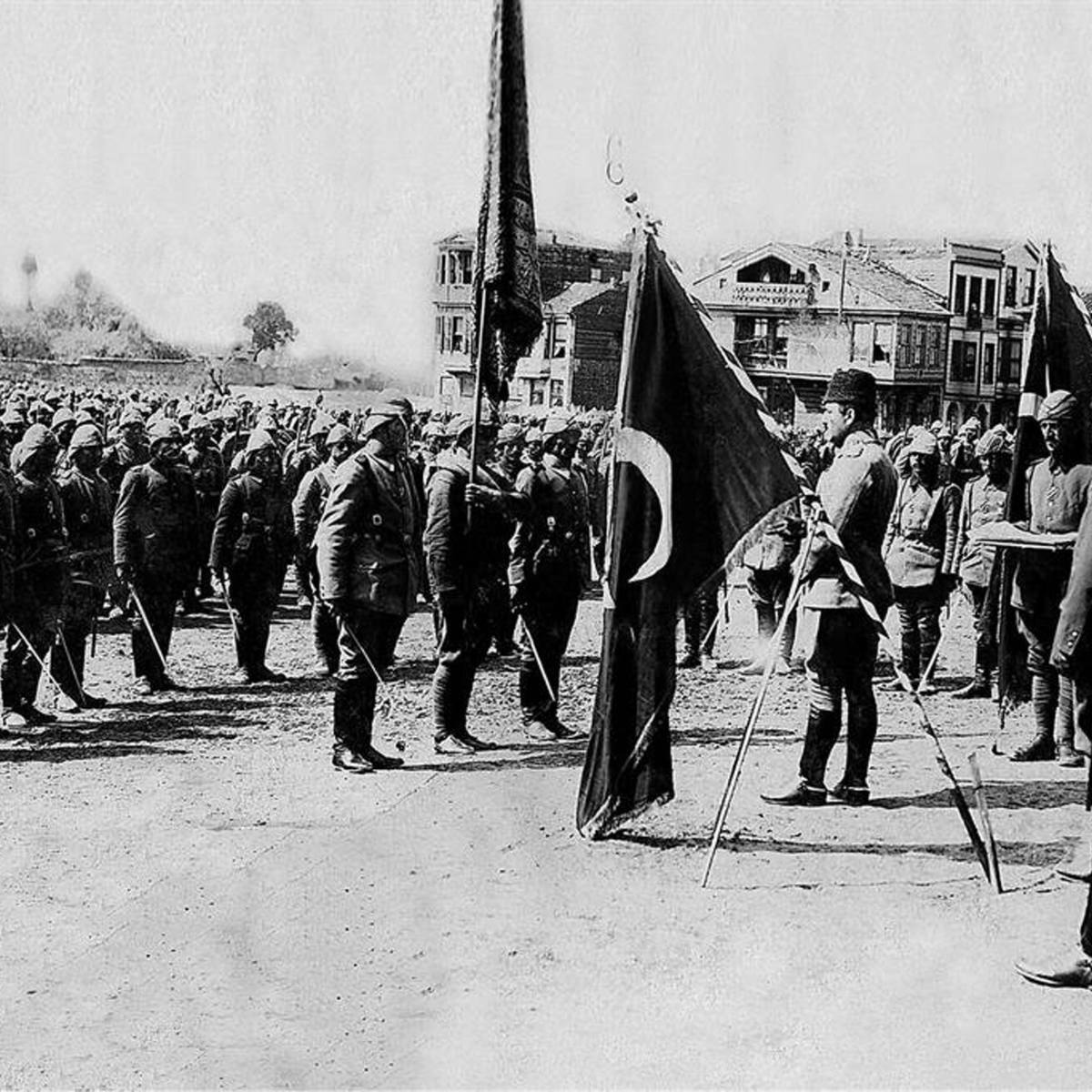 tarihikadim's tweet photo. #18MartÇanakkaleZaferi kutlu olsun! Çanakkale'de vatanımızın müdafaası için canını ortaya koyan tüm kahramanlarımızı saygı, sevgi ve rahmetle anıyoruz. https://t.co/iZ5xVpeb5m