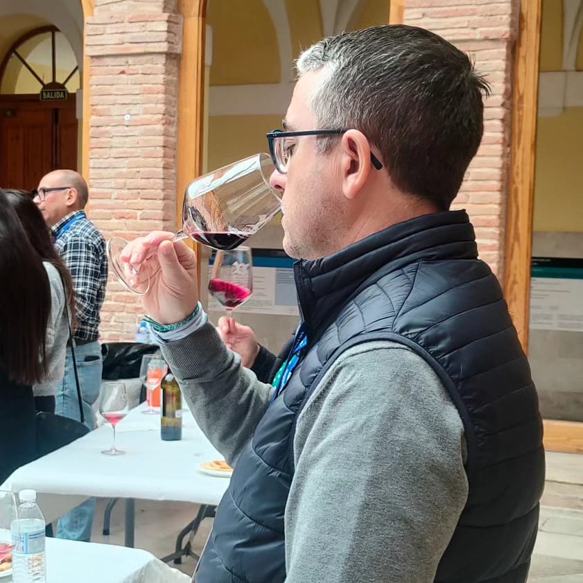 Esta mañana la @DOArlanza1 ha compartido con @fpsangabriel @UDIMA a través de un viaje sensorial por nuestros viñedos, vinos y bodegas, los secretos de nuestra tierra.
Un enriquecedor encuentro lleno de aprendizaje🍇
#elenoturismoestademoda en la #rutadelvinoarlanza