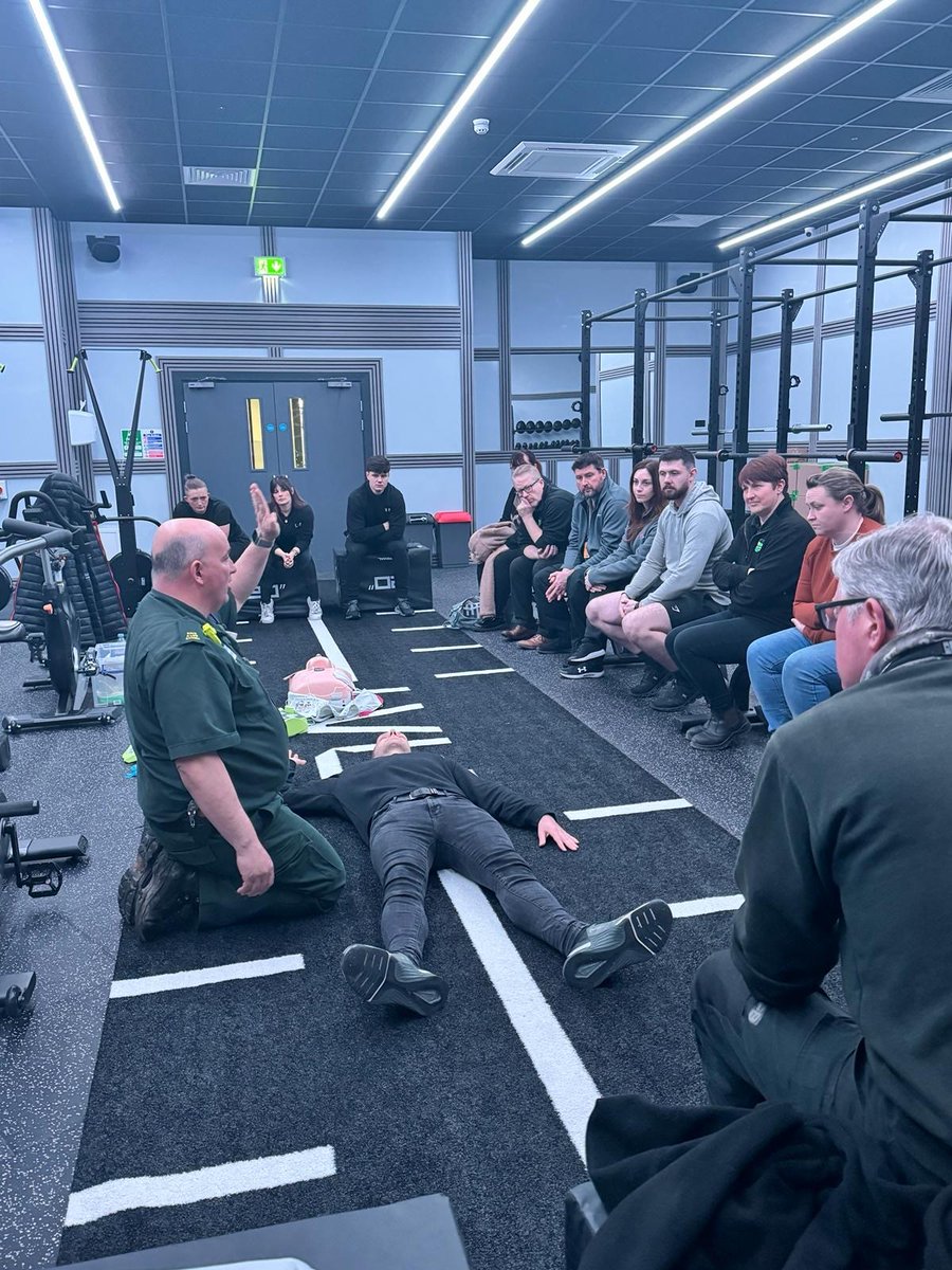 Delighted managers from @petplace @farmandpetplace @lvl5gyms recently spent time on a lifesaving #CPR and defib awareness session with @SaveALifeCymru Tomos Hughes. This supports the new 24/7 defibs available at Llangefni and Abergele stores and LVL5 Gyms in Llandudno. 👏❤️