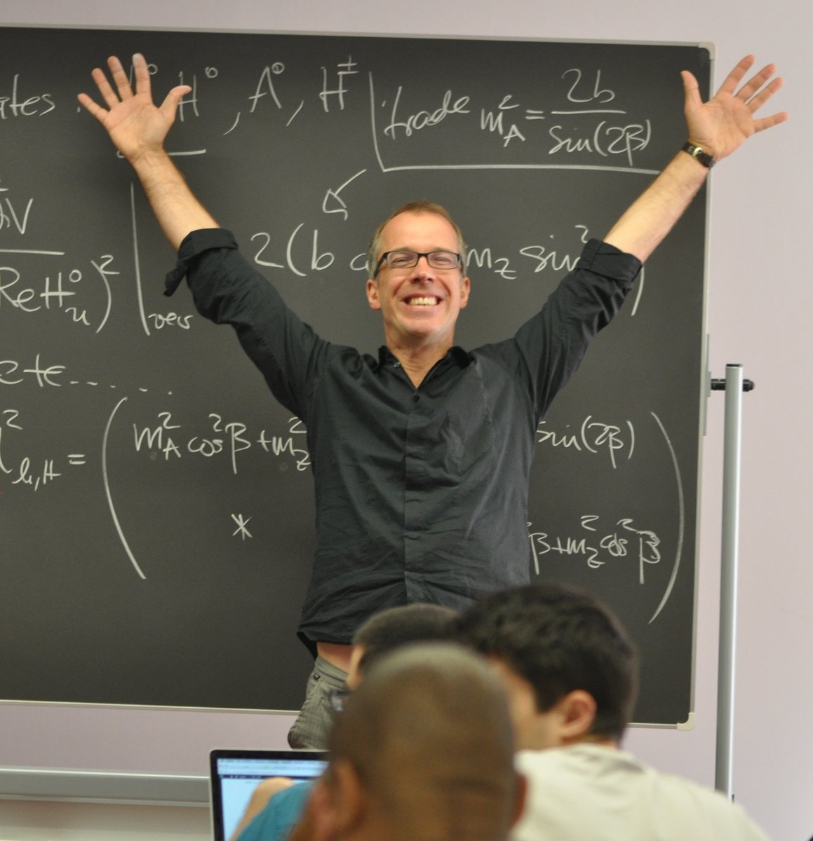 The physics & astronomy department @RutgersNB presents a virtual colloquium with the theoretical physicist Tilman Plehn, of @HeidelbergU, March 20, 3:30 p.m. The topic is: 'Transforming Particle Theory with Modern Machine Learning.' physics.rutgers.edu/events/colloqu…. @RutgersSASMPS