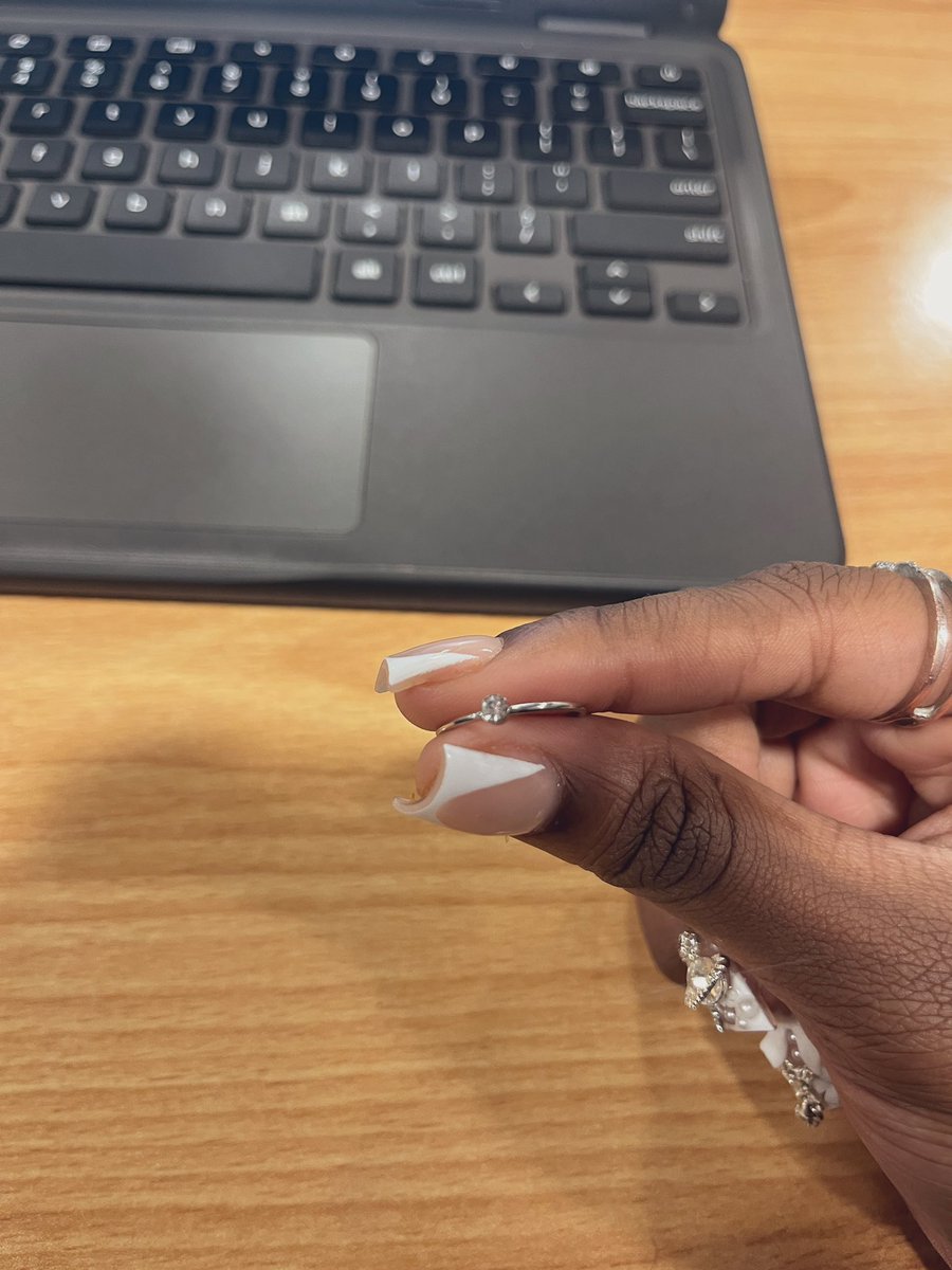 1lonn_'s tweet photo. my boo got me a promise ring https://t.co/Rqn0DsoXmi