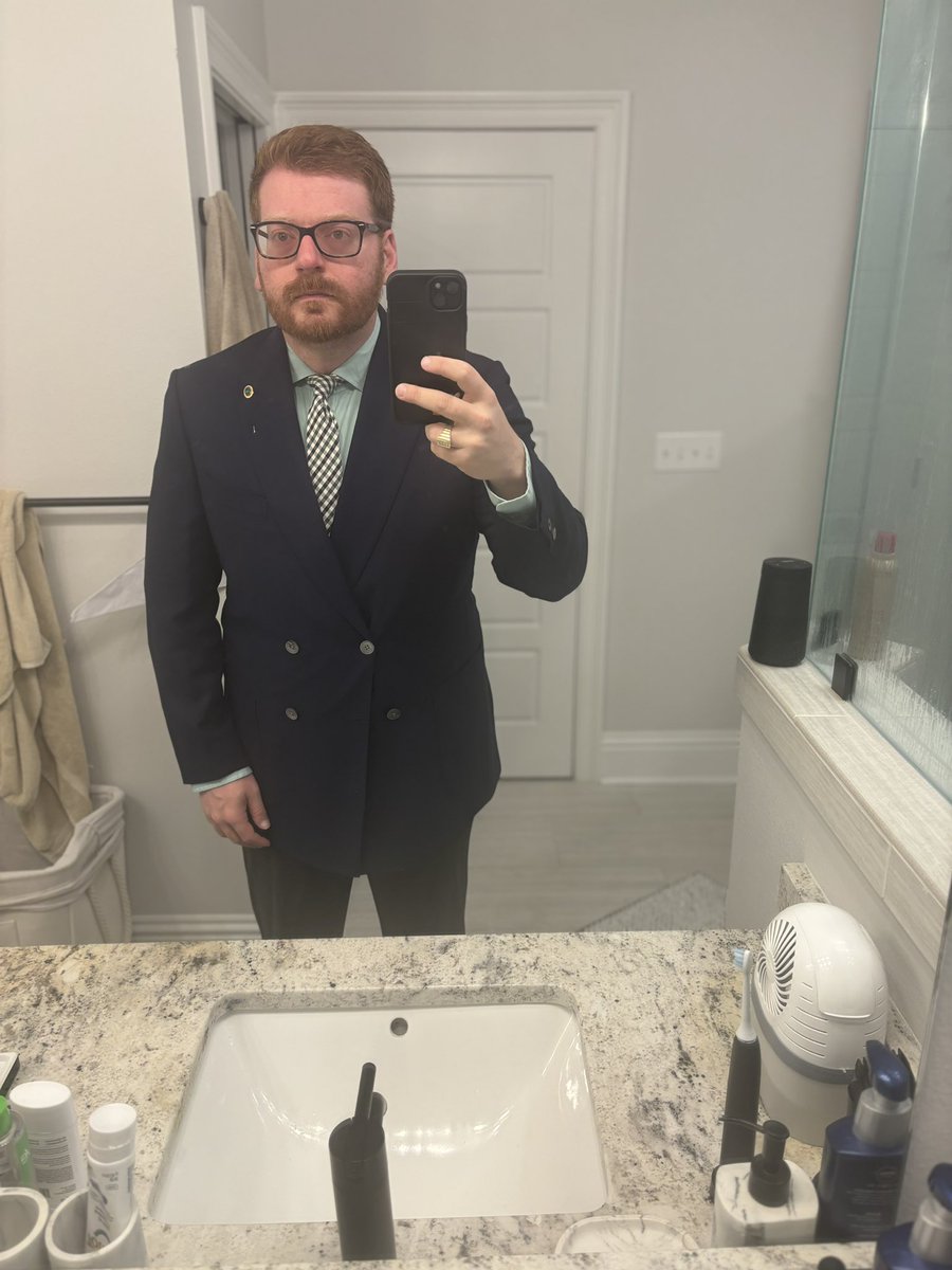 MaxJSEsq's tweet image. Keeping the St Paddy’s Day feel going in Zoom court today, mostly taking advantage of one of my favorite colors and a blazer that actually fits again (and had to be taken in) 

Guess the #lapelpin #stickpin theme of the day?

#vintagejewelry #elderlaw #broach