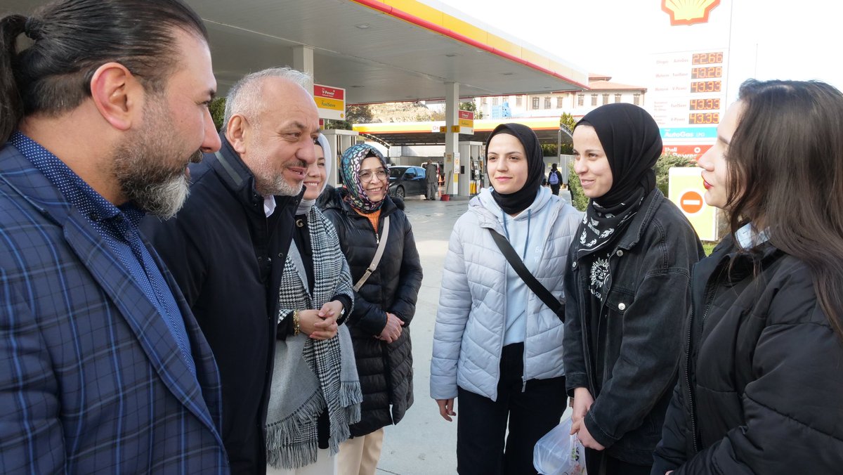 TahsinBABAS's tweet photo. Olukbaşında esnaf ziyaretlerimizi sürdürüyoruz. Her bir esnafımızın sorunlarını özenle dinliyor, şehrimize yapacağımız kalkınma hamlelerimizi anlatıyoruz. 

Esnafımızı seviyoruz ve daima yanındayız. https://t.co/JtOpXNW1Ms