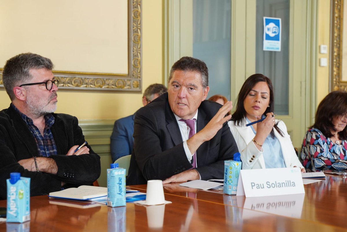 uclg_org's tweet photo. ✨️Estamos en @IEMed_ con @bcn_ajuntament para la presentación del proyecto 'Migraciónes y gobernanza urbana' hacia la cooperacion euromediterránea proactiva para posicionar a los #GobLoc como actores claves para estrategias de gobernanza efectivas e inclusivas #Listen2Cities https://t.co/tEcX1OMaNo