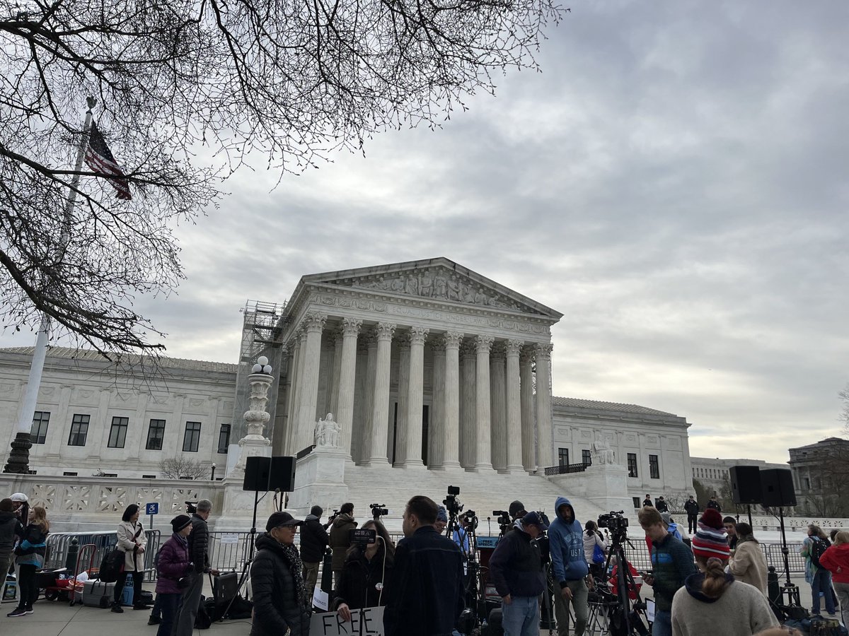 At SCOTUS today: Did the Biden administration improperly pressure tech companies to remove social media posts the government deemed misinformation about elections and public health? washingtonpost.com/technology/202…