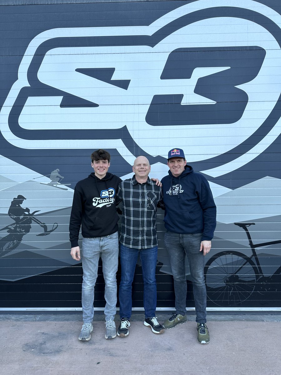 Great to visit @s3parts HQ in Girona with @dougielampkin + @alfie_lampkin 🩵