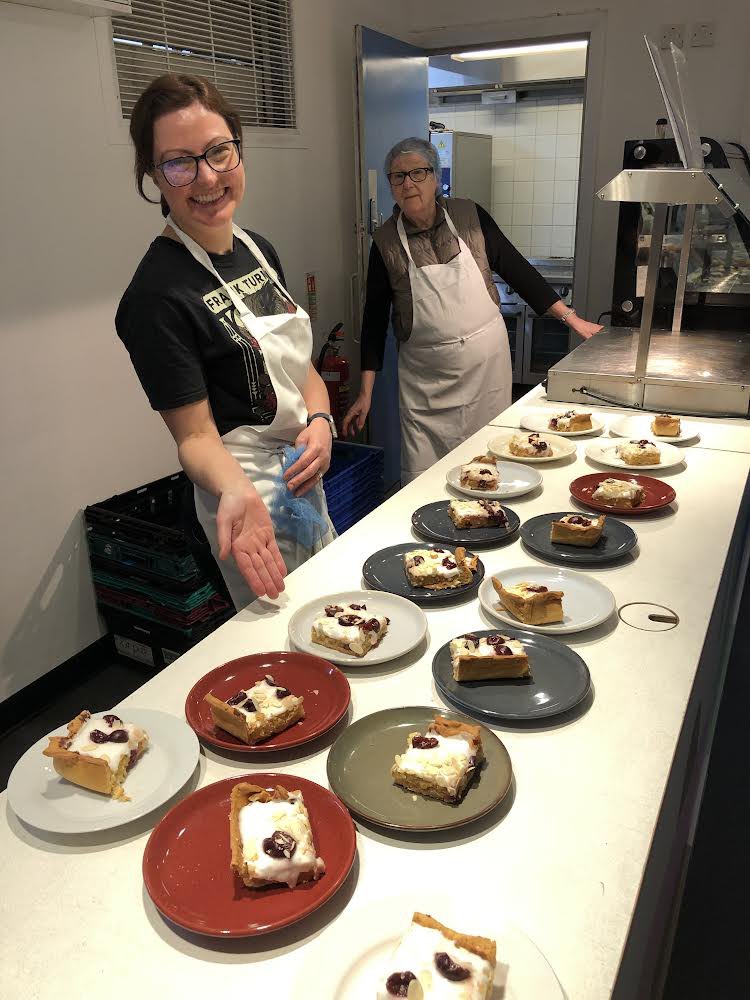 🌟 🙌 A big shoutout and thank you to our volunteer Lead Cooks, the backbone of Eating Together! Keeping everything running smoothly. Kelly's Bakewell tarts are 😋 #VolunteerHeroes #CommunityCooking #VolunteerHeroes #CommunityCooking #Gratitude #EatingTogether
