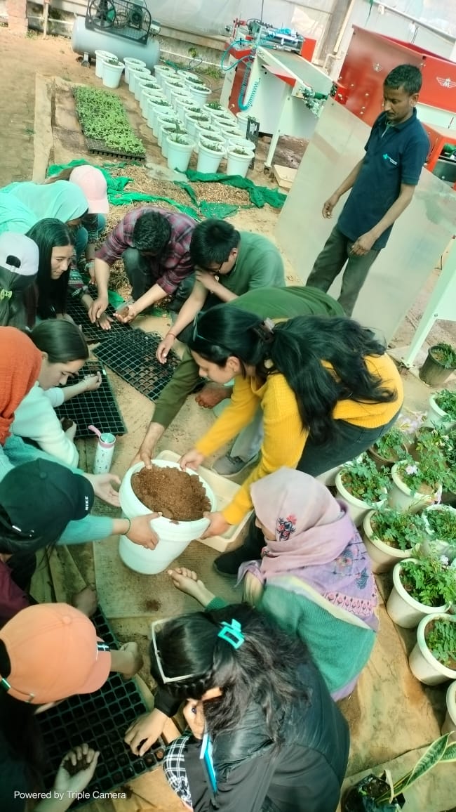 LadakhSecretary's tweet photo. @iaripusa1 @airnewskargil @DIPR_Kargil @DIPR_Leh @LAHDC_LEH @DGT_MSDE @GulistanLadakh_ @ddnewsladakh @PIBSrinagar @LAHDC_Kgl Students from #Ladakh picking skills at @CSIR_IHBT in their 10 days attachment steered by Ladakh Skill Development Mission
#LSDM
#IndustrialTrainingInstitute
@MSDESkillIndia @DGT_MSDE https://t.co/RbP2d2Q5IA